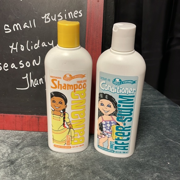 circle of friends Other - Last set ! ! Buy shampoo get conditioner free ! 🔥